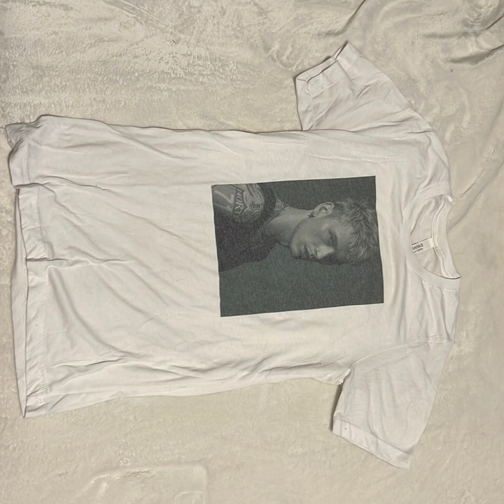 Mgk tee